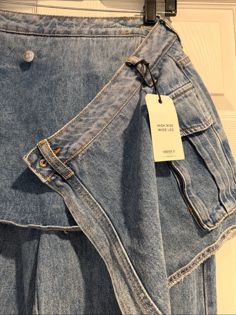 Wide-Leg Cargo Jeans